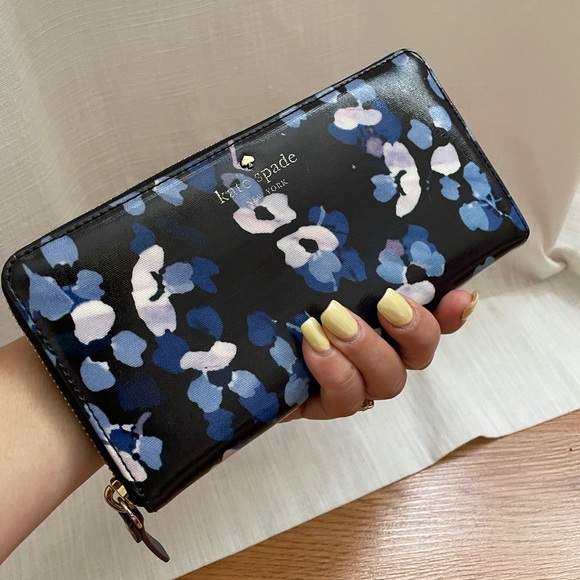 Kate Prade wallet - Picture 2 of 13